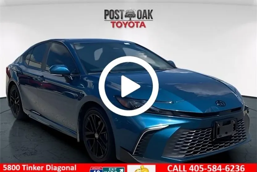 2025 Toyota Camry SE photo 1