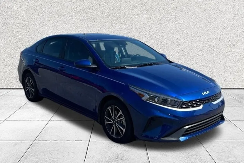 2024 Kia Forte LXS photo 1