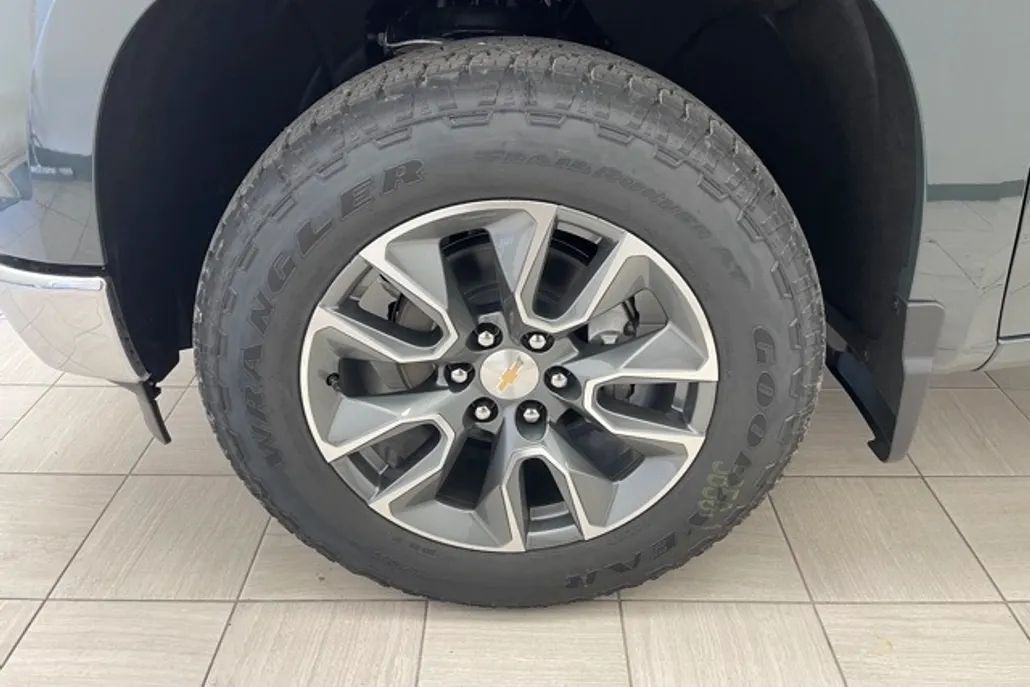 2026 Chevrolet Silverado 1500 LT photo 1