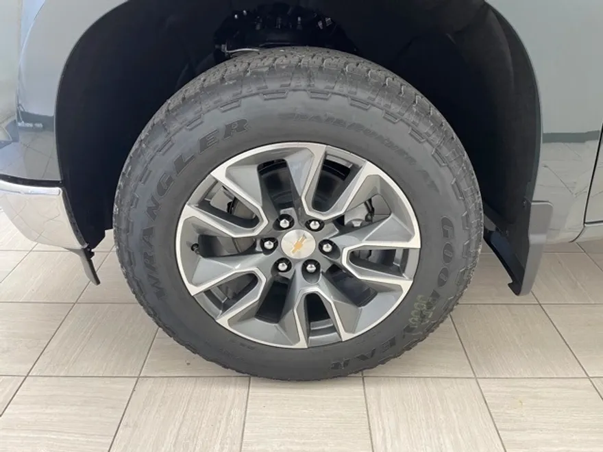 2026 Chevrolet Silverado 1500 LT photo 1