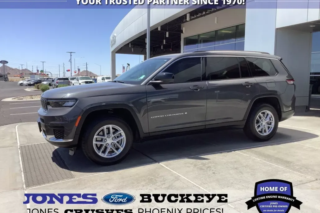 2023 Jeep Grand Cherokee Laredo photo 1