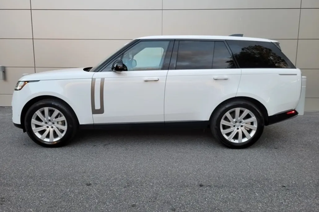 2025 Land Rover Range Rover SE photo 1