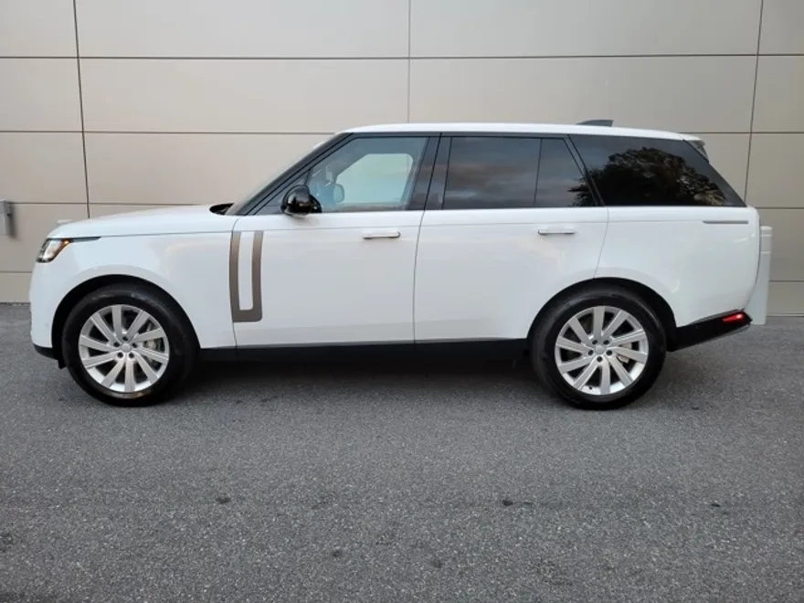 2025 Land Rover Range Rover SE photo 1