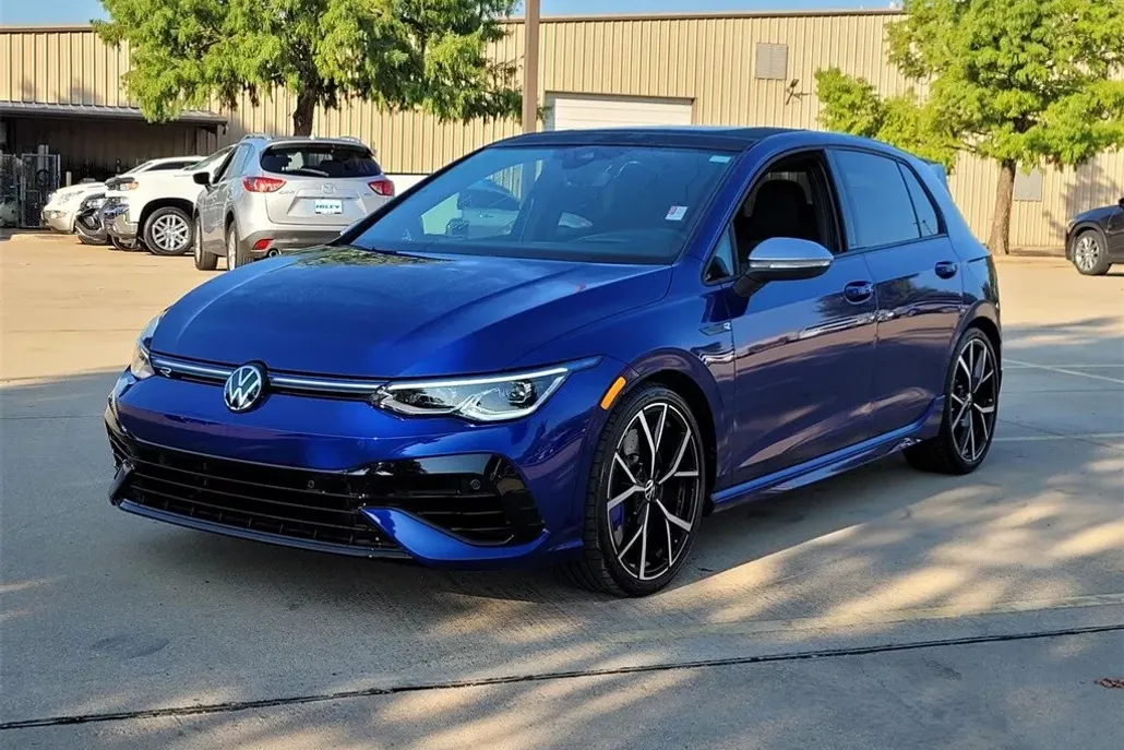 2024 Volkswagen Golf R photo 1