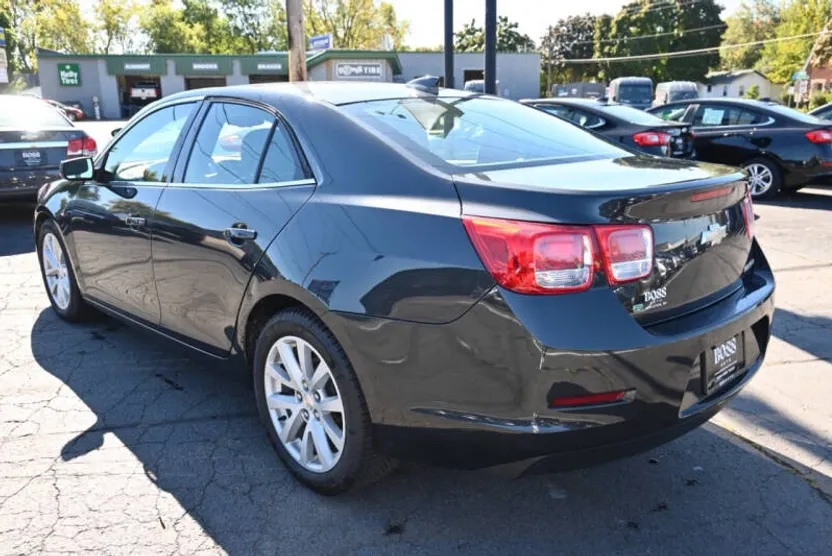 2015 Chevrolet Malibu 2LT photo 1