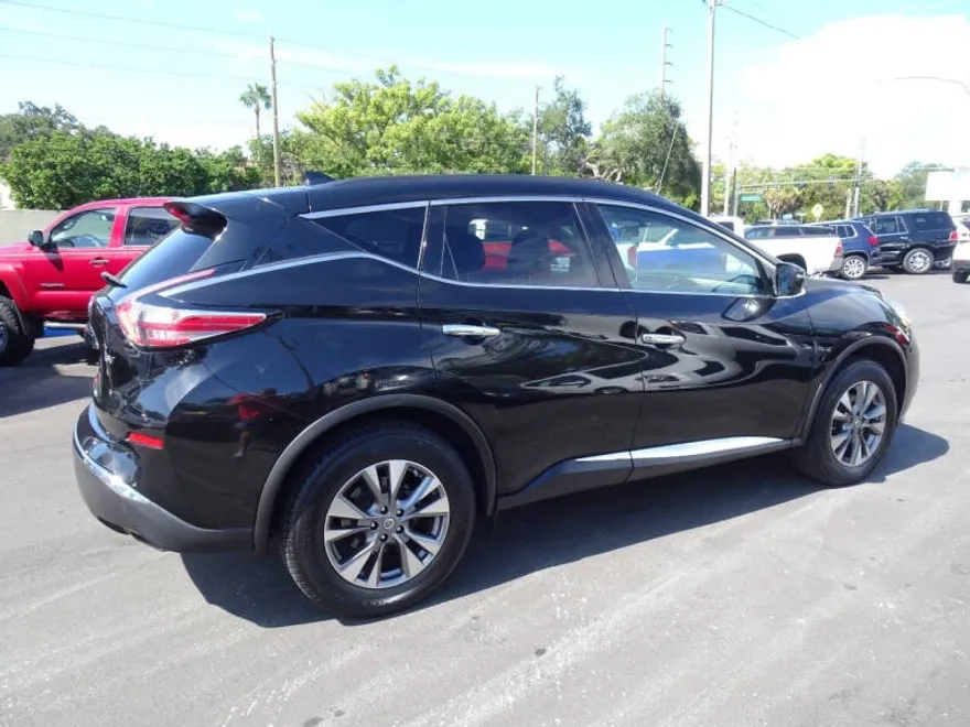 2017 Nissan Murano S photo 1