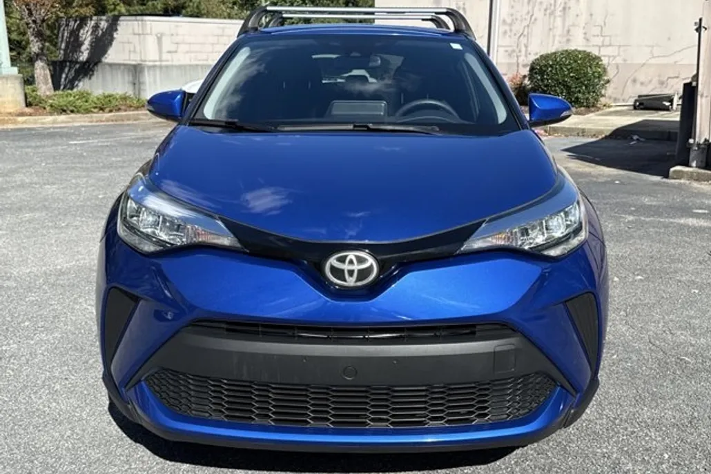 2020 Toyota C-HR LE photo 1