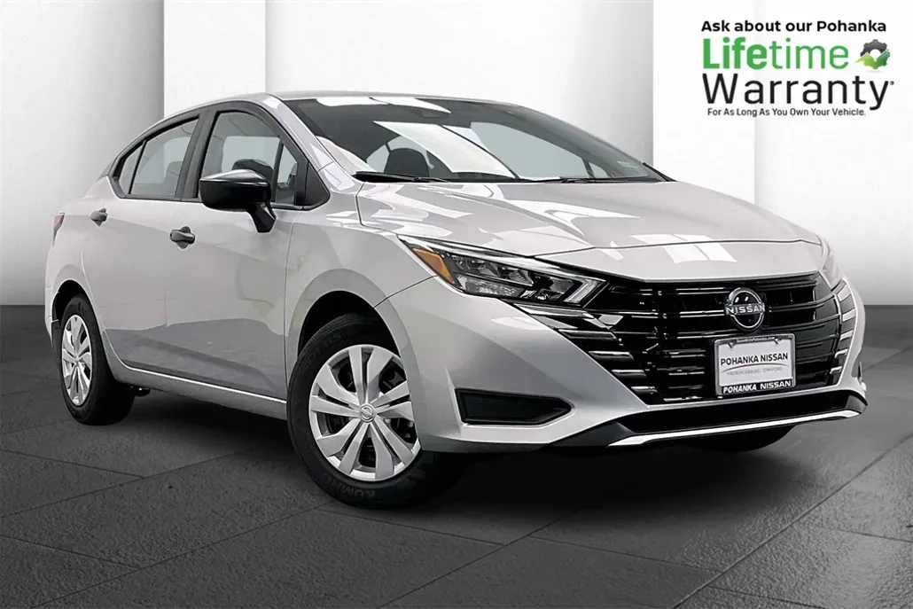 2025 Nissan Versa 1.6 SR photo 1