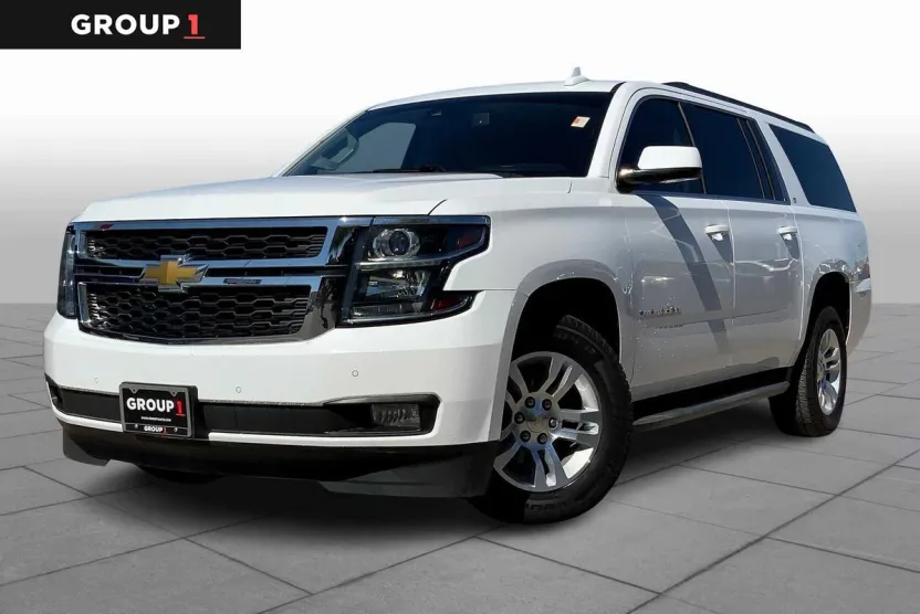 2016 Chevrolet Suburban LT photo 1