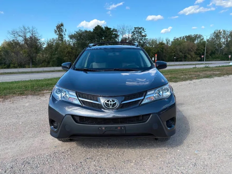 2015 Toyota RAV4 LE photo 1