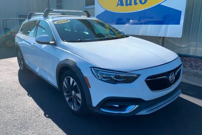 2019 Buick Regal TourX Essence photo 1