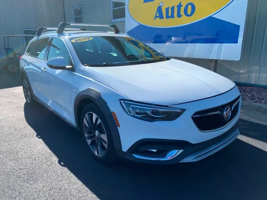 2019 Buick Regal TourX Essence photo 1
