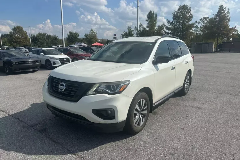 2018 Nissan Pathfinder SL photo 1