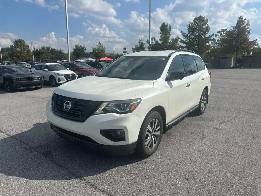2018 Nissan Pathfinder SL photo 1