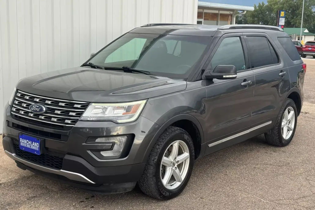 2017 Ford Explorer XLT photo 1