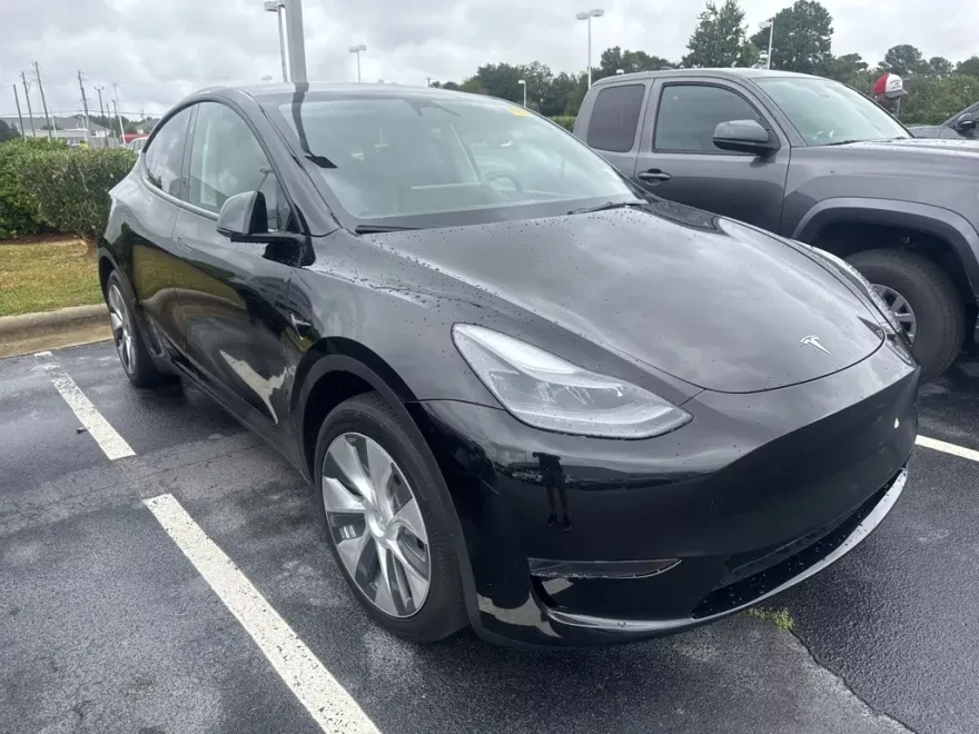 2024 Tesla Model Y Standard Range photo 1