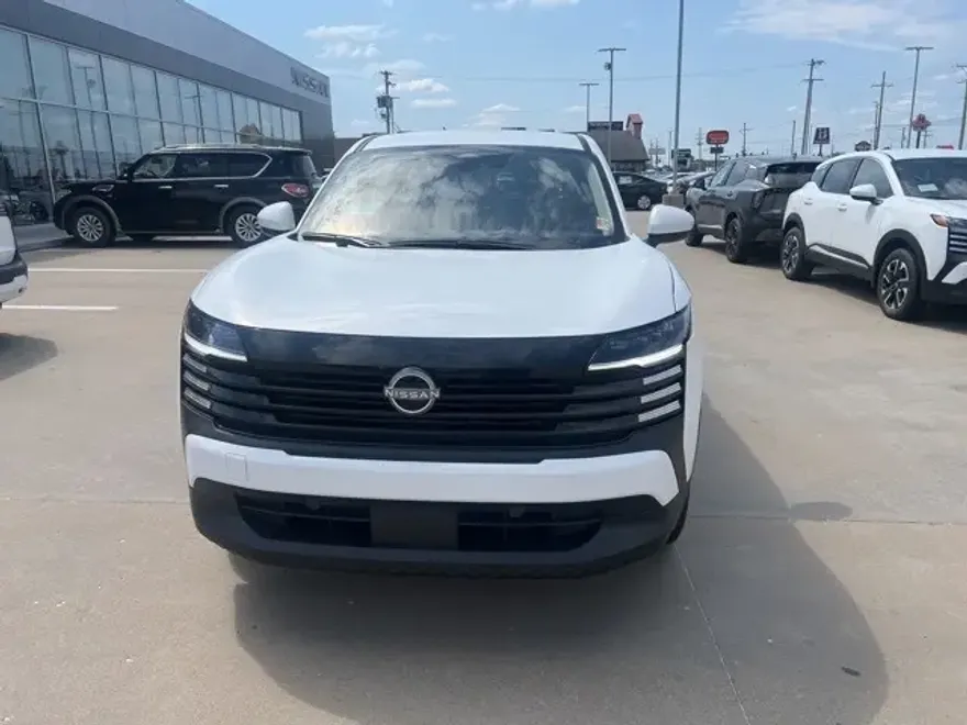 2025 Nissan Kicks SV photo 1