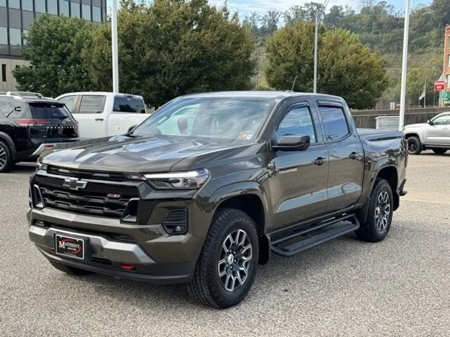 2023 Chevrolet Colorado Z71 photo 1