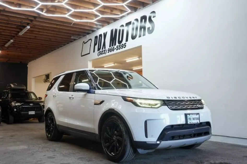 2017 Land Rover Discovery HSE photo 1