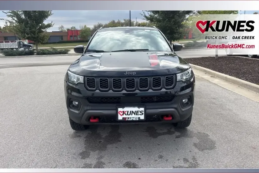 2024 Jeep Compass Trailhawk photo 1