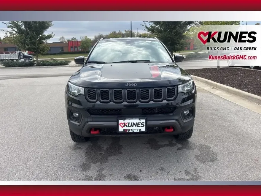 2024 Jeep Compass Trailhawk photo 1