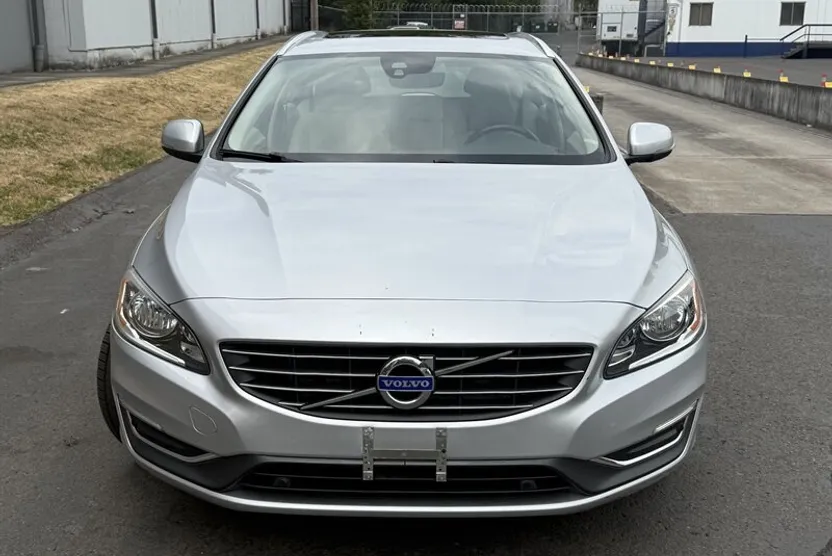 2015 Volvo V60 T5 Drive-E Premier photo 1