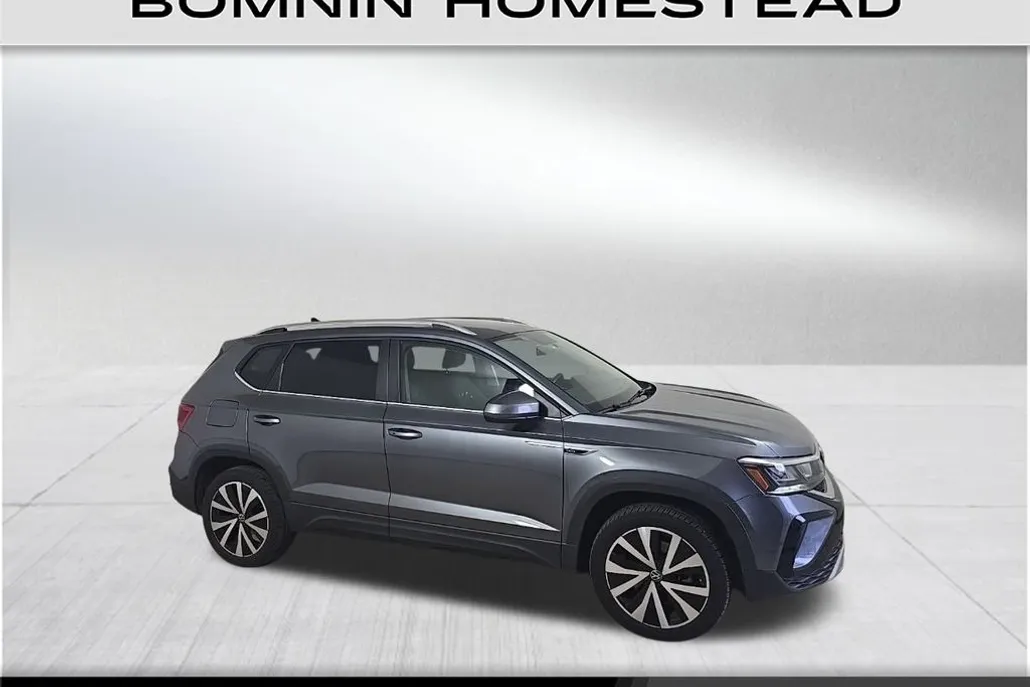 2022 Volkswagen Taos SE photo 1
