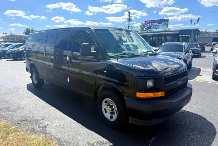 2017 Chevrolet Express 3500 Cargo photo 1