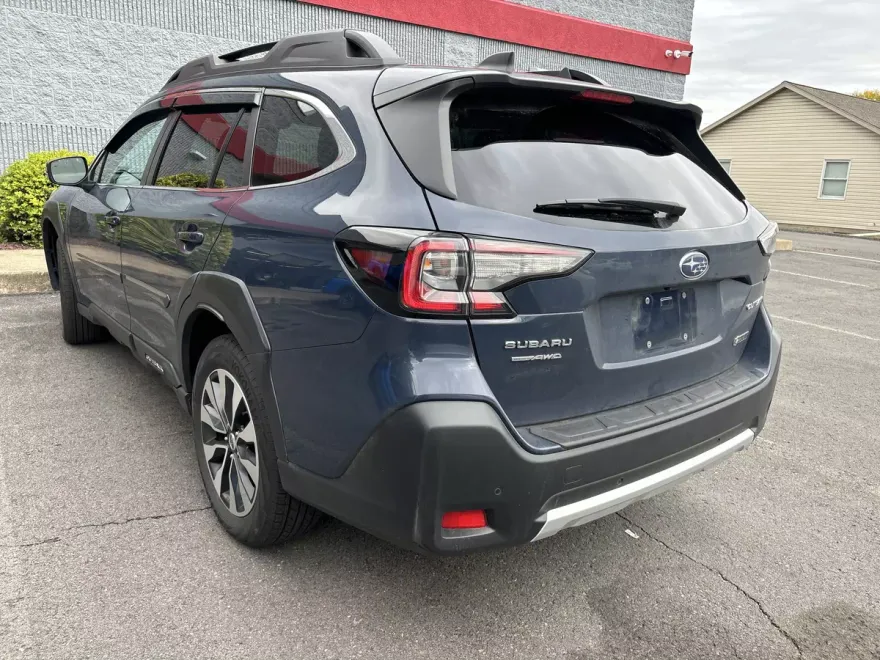 2023 Subaru Outback Limited photo 1