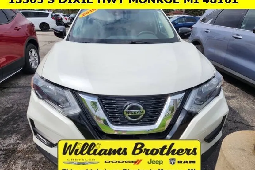 2019 Nissan Rogue SV photo 1