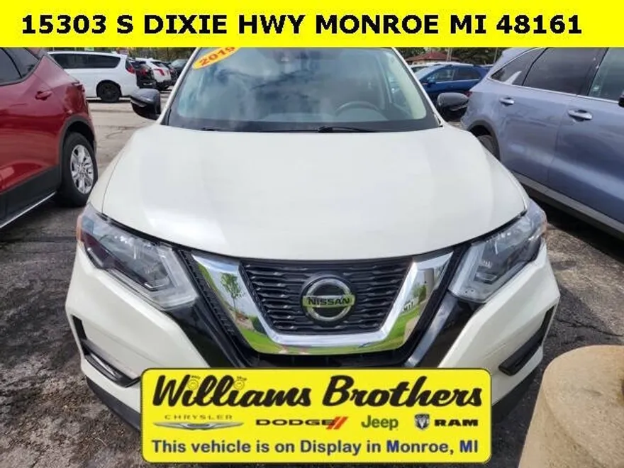 2019 Nissan Rogue SV photo 1
