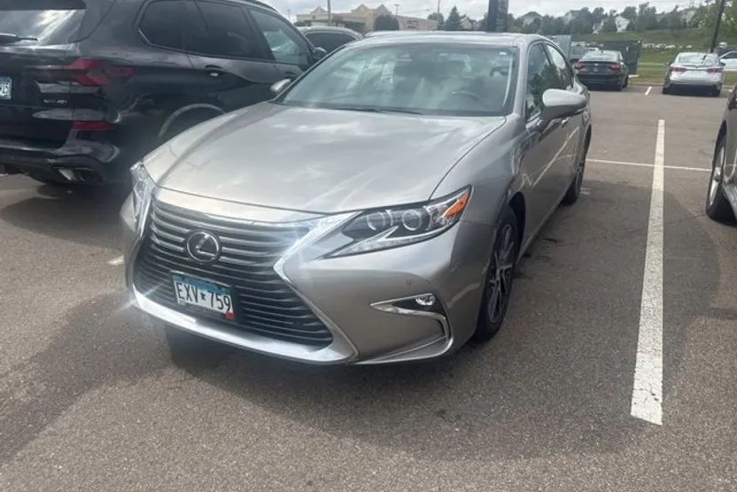 2017 Lexus ES 350 photo 1