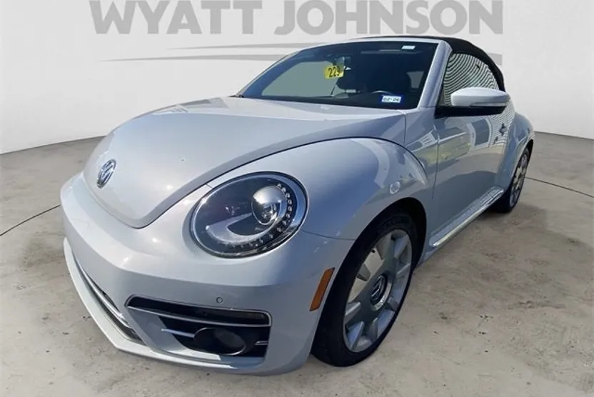 2019 Volkswagen Beetle Convertible Base photo 1