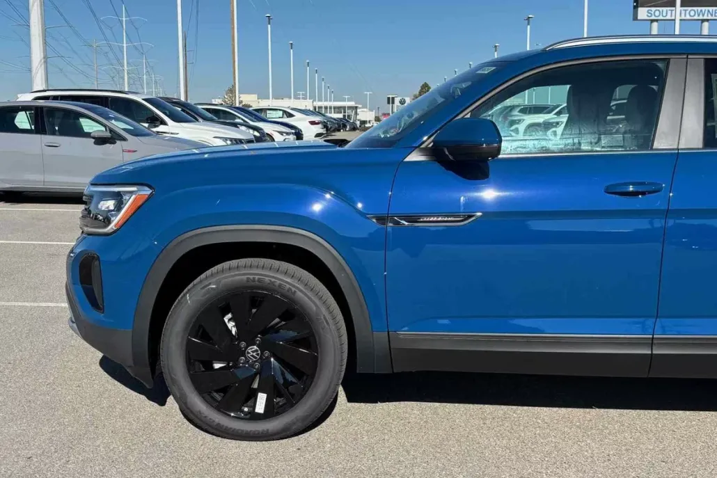 2025 Volkswagen Atlas Cross Sport SE Technology photo 1