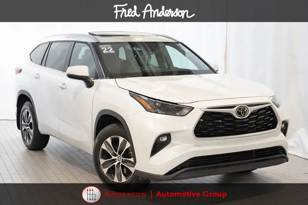 2022 Toyota Highlander XLE photo 1