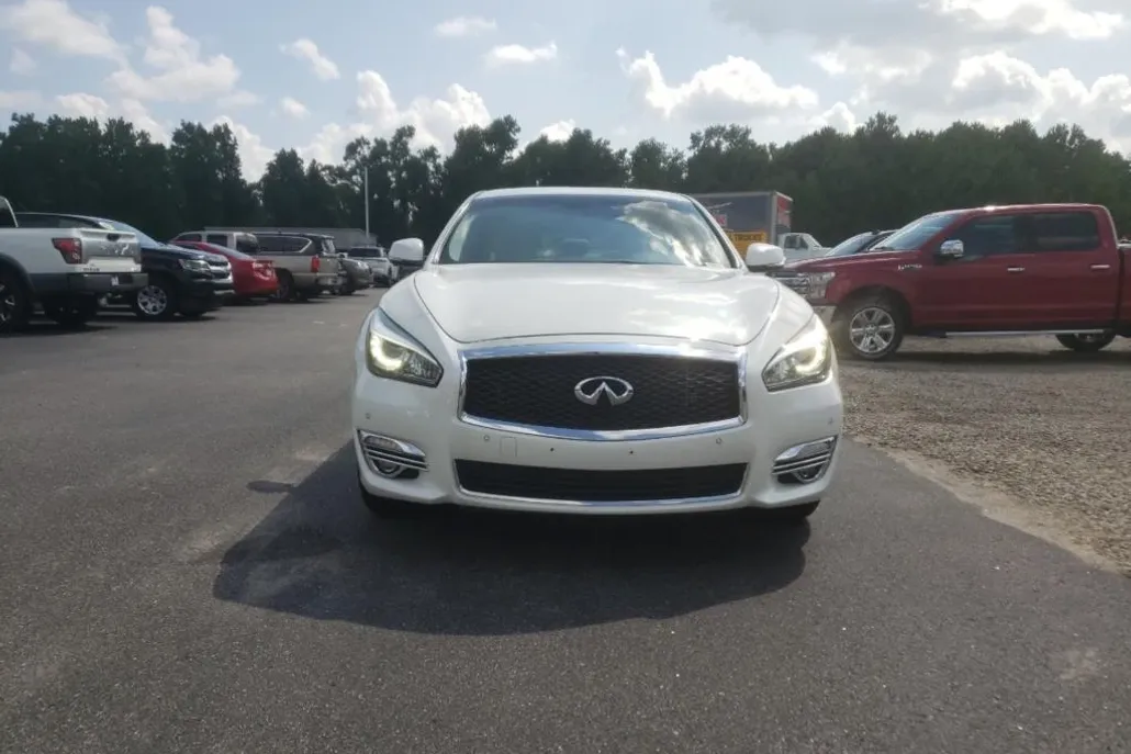 2019 Infiniti Q70 photo 1