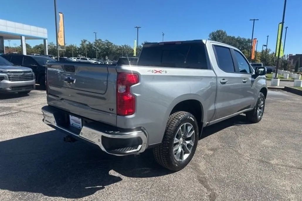 2026 Chevrolet Silverado 1500 LT photo 1