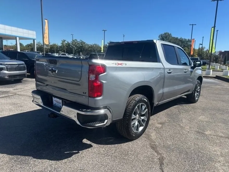 2026 Chevrolet Silverado 1500 LT photo 1