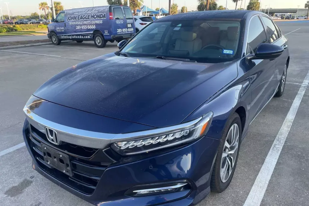 2018 Honda Accord Hybrid Touring photo 1