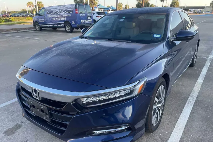 2018 Honda Accord Hybrid Touring photo 1