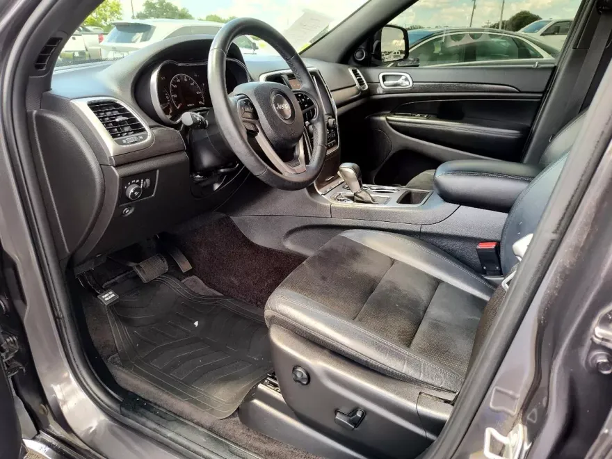 2018 Jeep Grand Cherokee Laredo photo 1