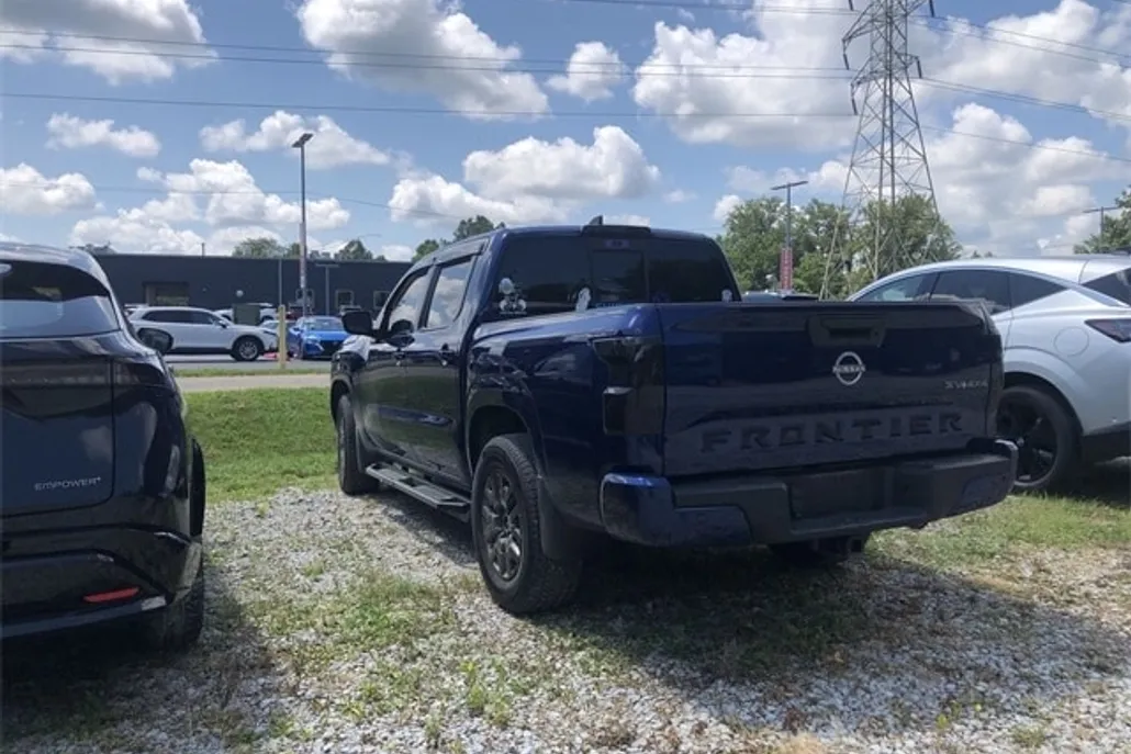 2022 Nissan Frontier SV photo 1
