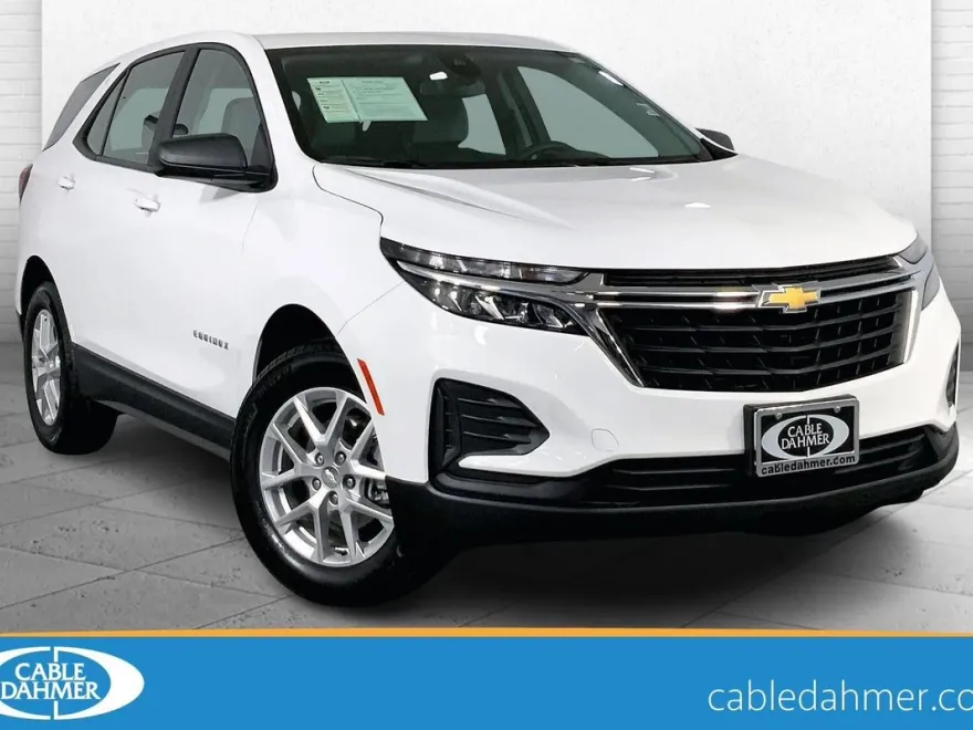 2023 Chevrolet Equinox LS photo 1