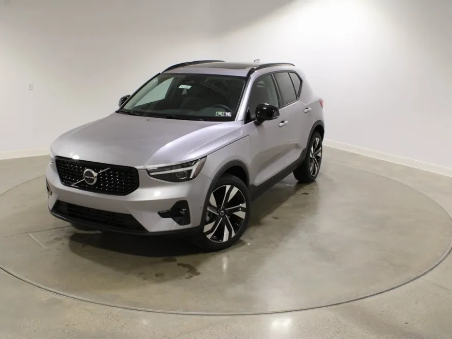 2026 Volvo XC40 Plus photo 1