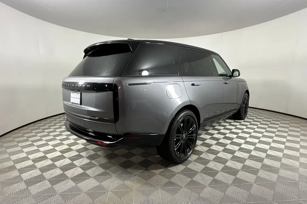 2025 Land Rover Range Rover SE photo 1