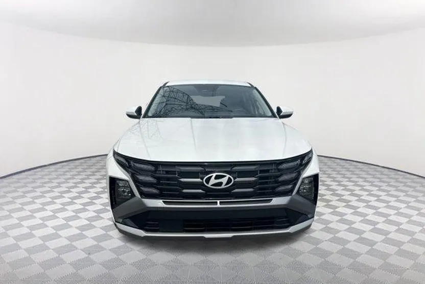 2025 Hyundai Tucson SE photo 1