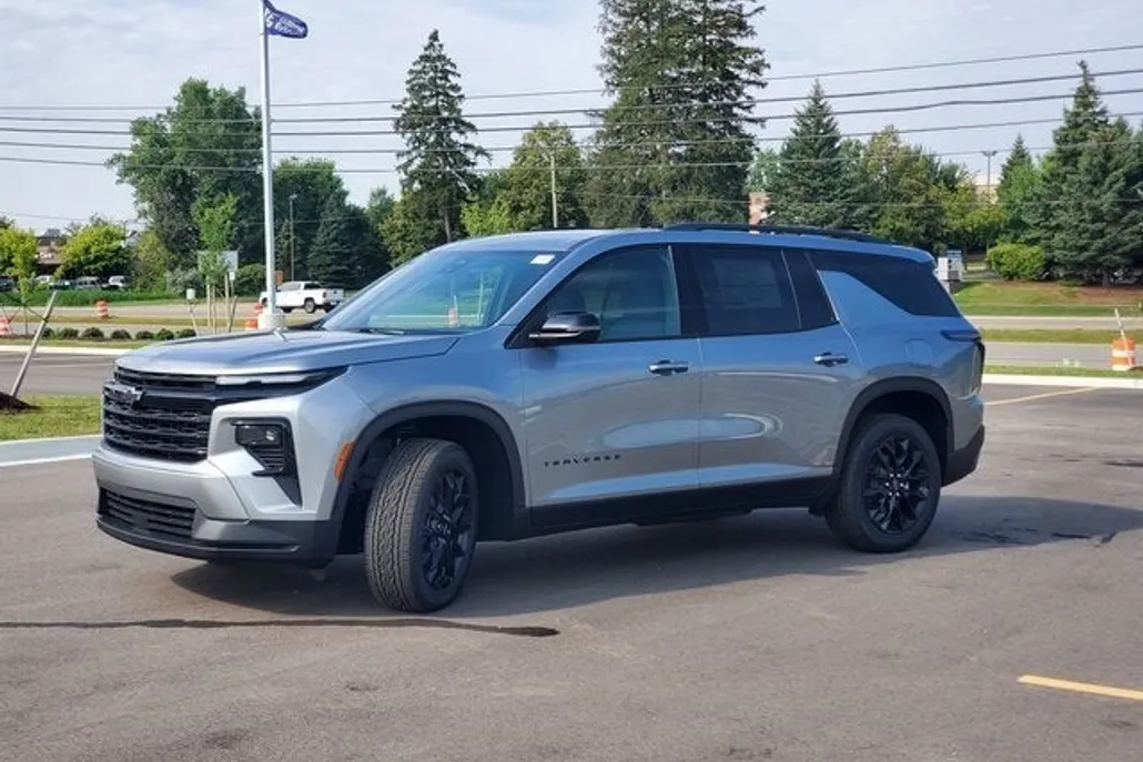 2025 Chevrolet Traverse 2LT photo 1
