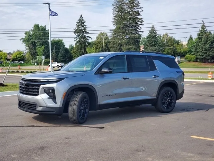 2025 Chevrolet Traverse 2LT photo 1