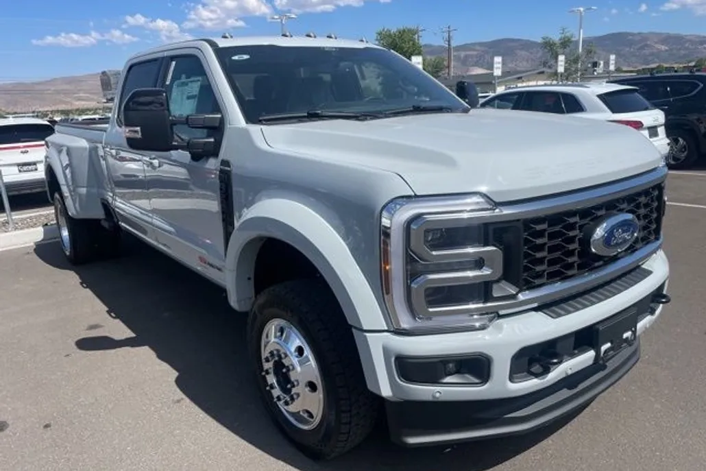 2025 Ford F-450 photo 1
