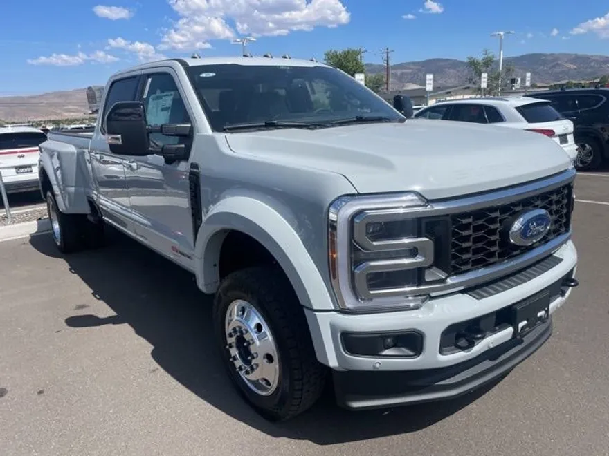 2025 Ford F-450 photo 1